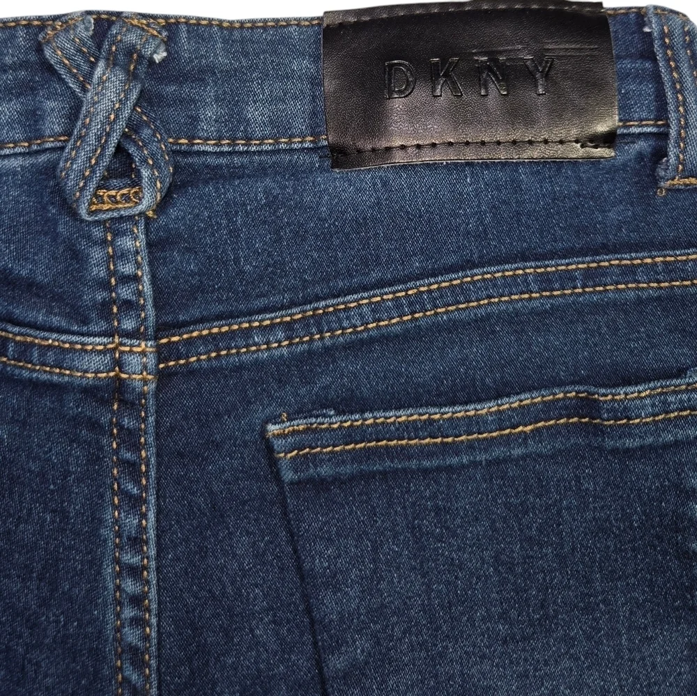 NWOT DKNY Dark Wash Denim Jeans Size 12